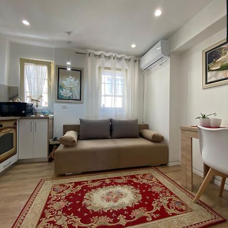 Central Welcoming Apartment In تيرانا المظهر الخارجي الصورة