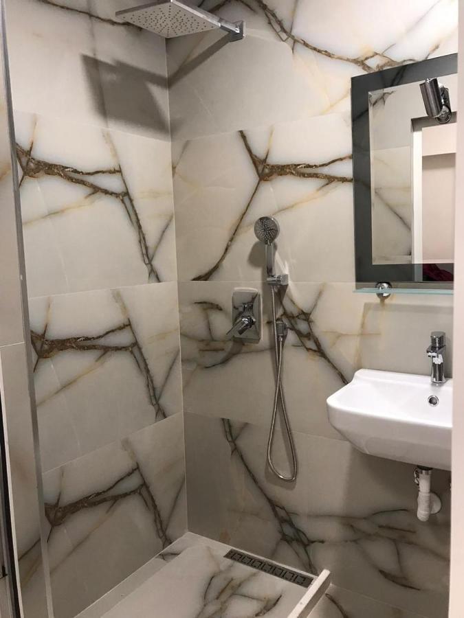 Central Welcoming Apartment In تيرانا المظهر الخارجي الصورة
