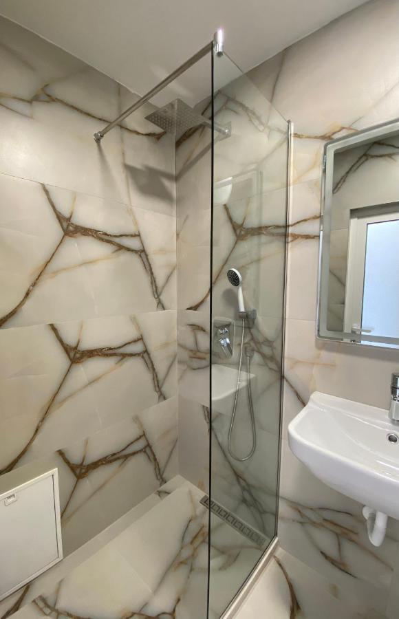 Central Welcoming Apartment In تيرانا المظهر الخارجي الصورة